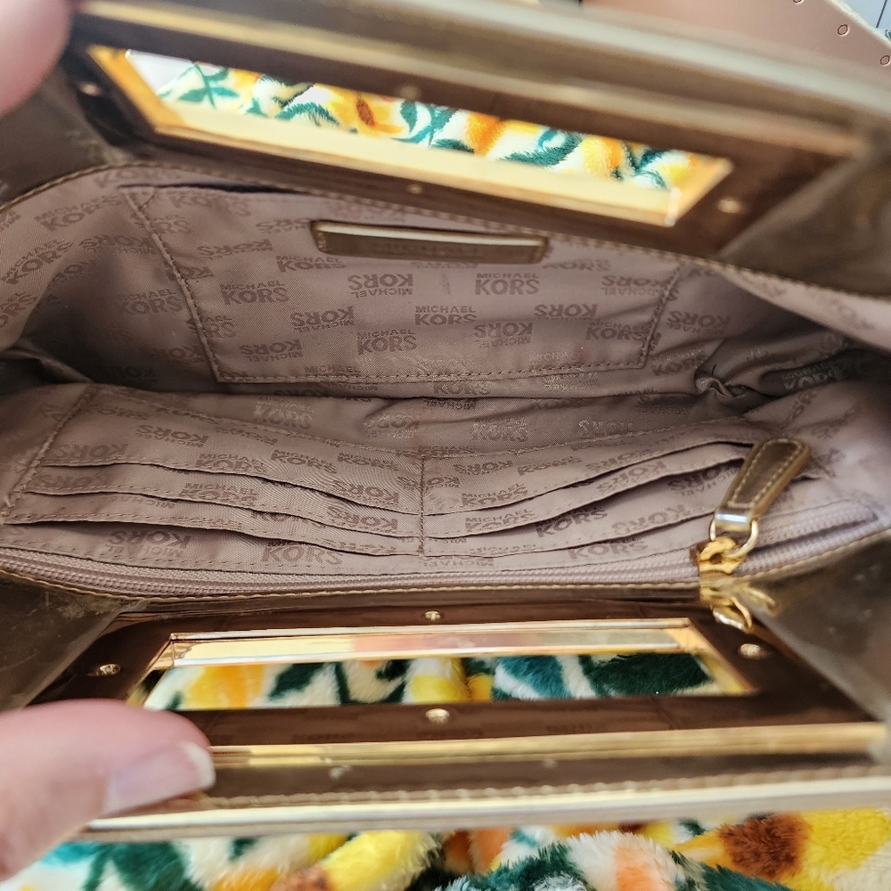 Michael‎ Kors Berkley Clutch, gold metallic monogram, clutch - Picture 6 of 11